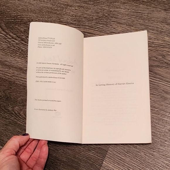 Awkward B1tch Paperback Book by Marlo Donato Parmelee - Picture 4 of 6